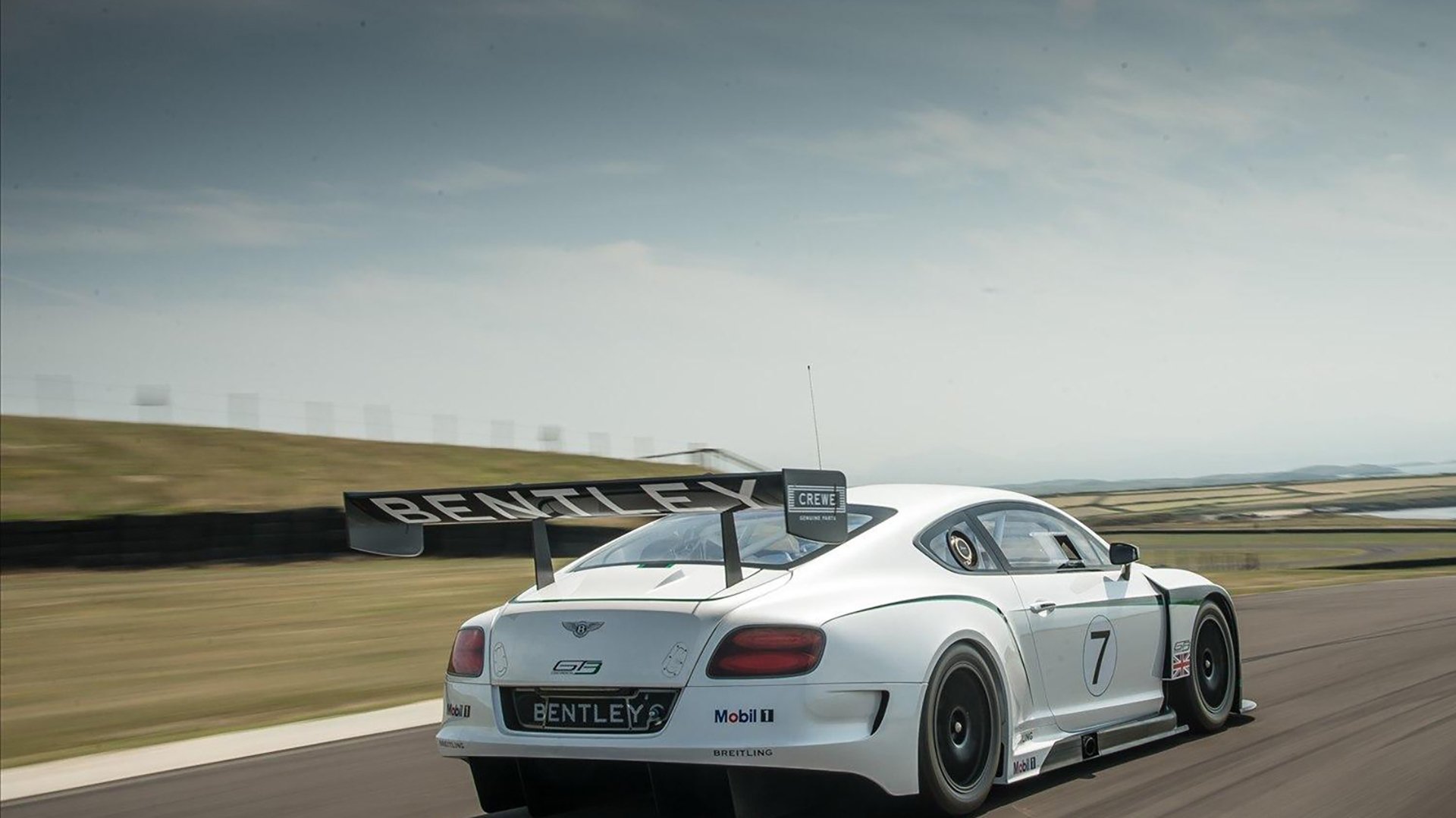 爱游戏官网-赛季末，他在比赛最后几秒投中“惊天远投”，带领球队逆袭成功！