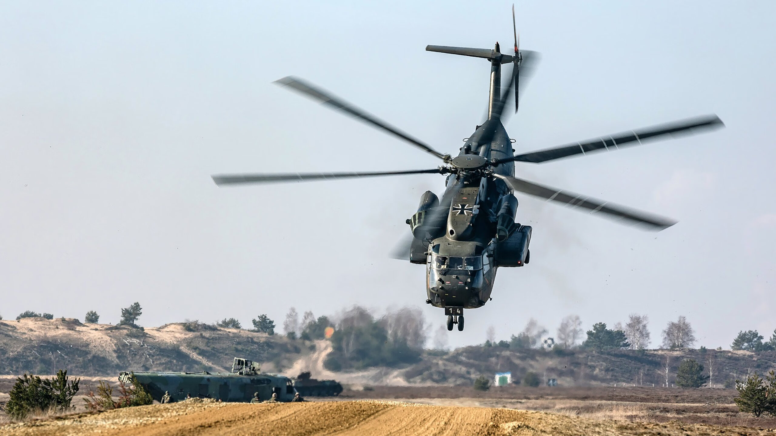 AYX官网-阿尔阿赫利球员配合默契提升，阿尔阿赫利足球俱乐部