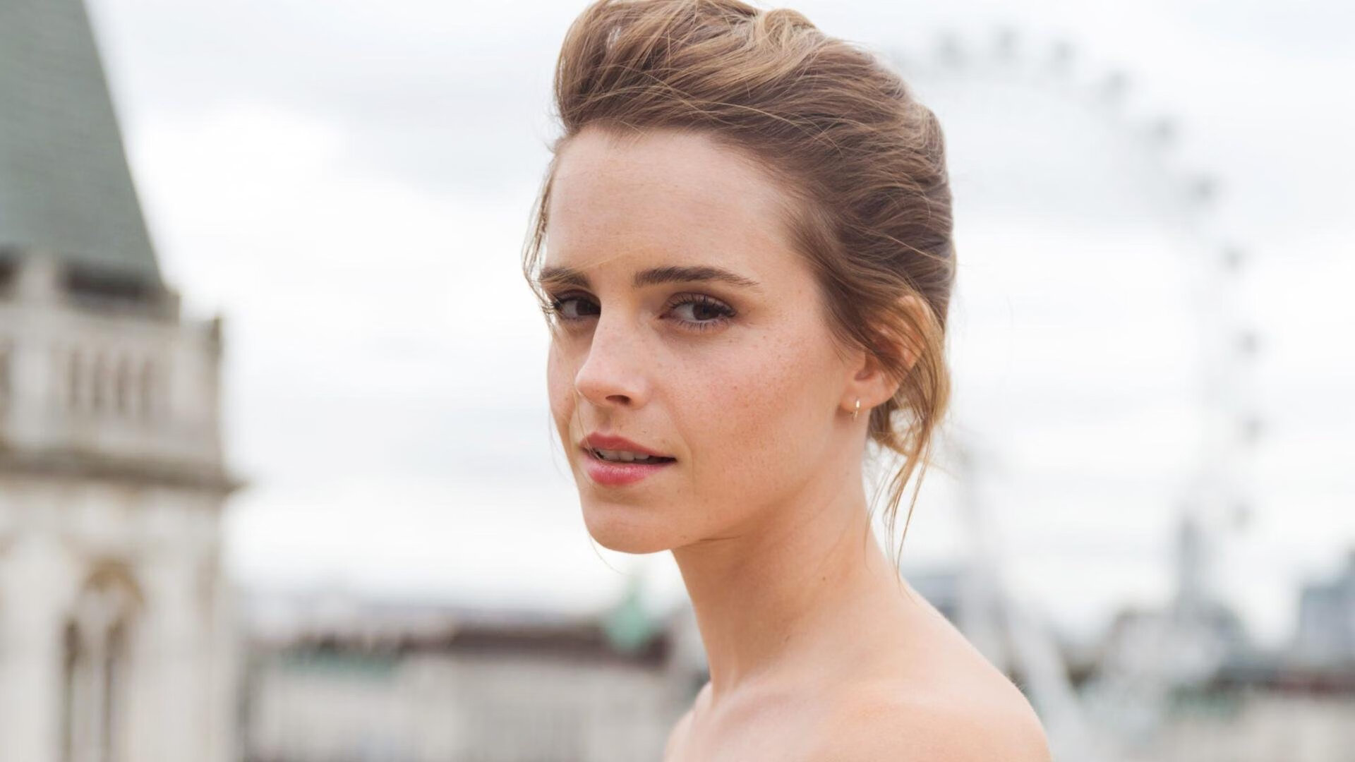 球队体能结构是否影响教练使用首发与替补分布计划，足球队拉体能