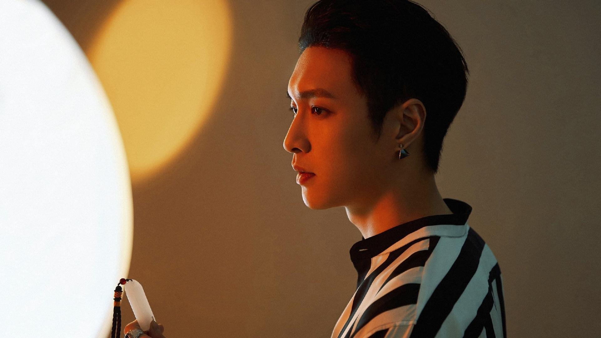 足球战术打法灵活多变引人注目，足球战术讲解视频教程