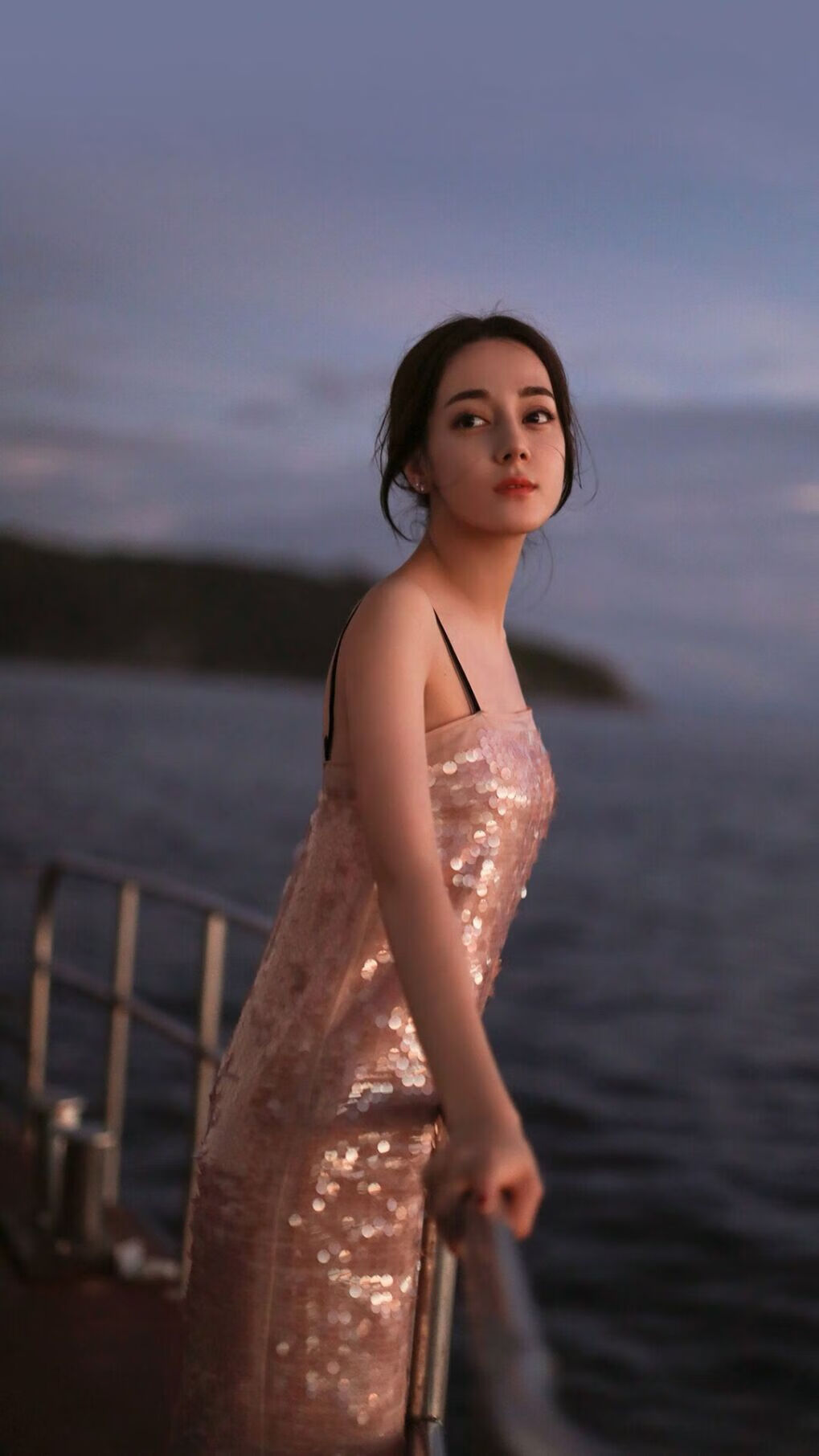 湖人宣布新赛季宣传语突出荣耀与坚韧精神，湖人队宣传照