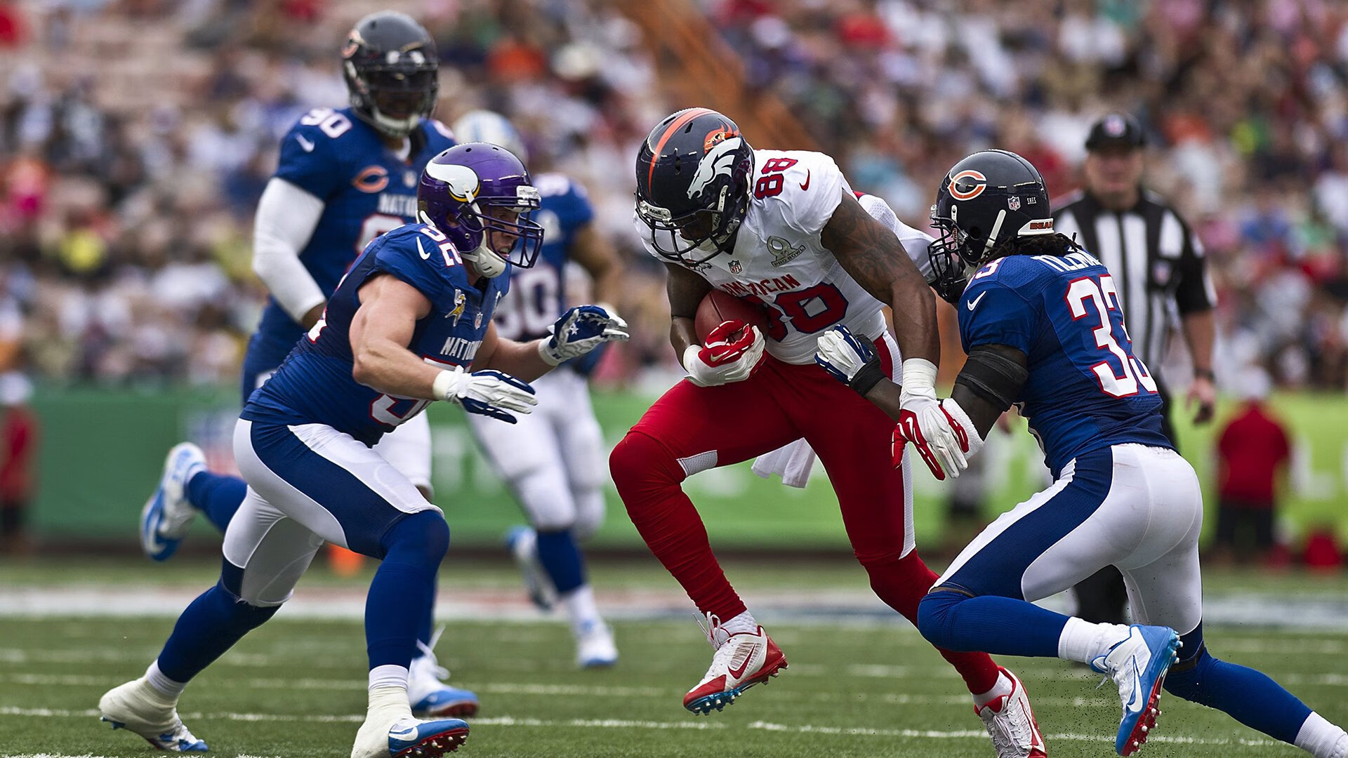 _现场观众热情高涨：气氛点燃比赛热度_，比赛气氛热烈,现场掌声不断